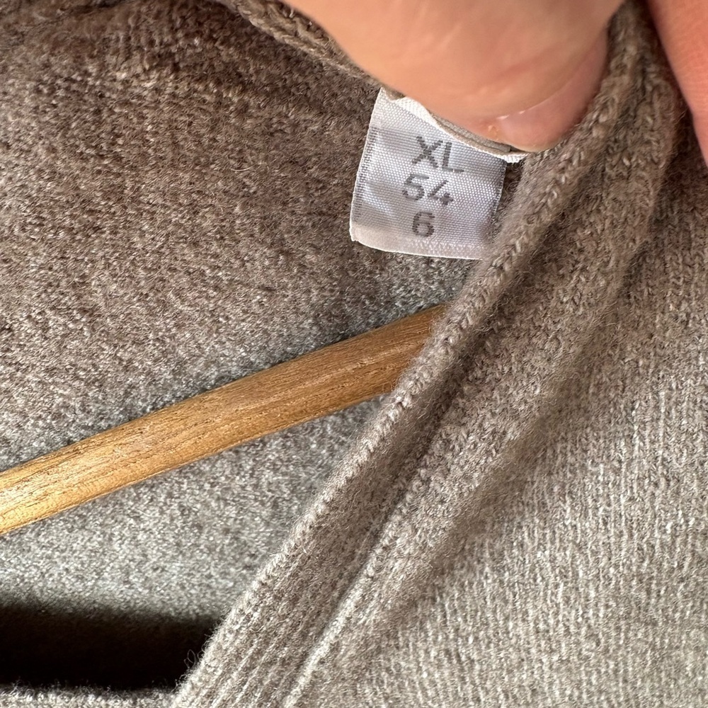 Franco Ziche Wool-Cashmere Blend Beige V-Neck Sweater (Made in Italy) - Picture 11 of 11